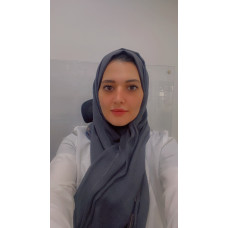 طبيبة أسنان 